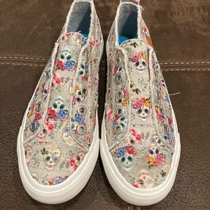 Blowfish “Sugar Skull” print sneakers, EUC